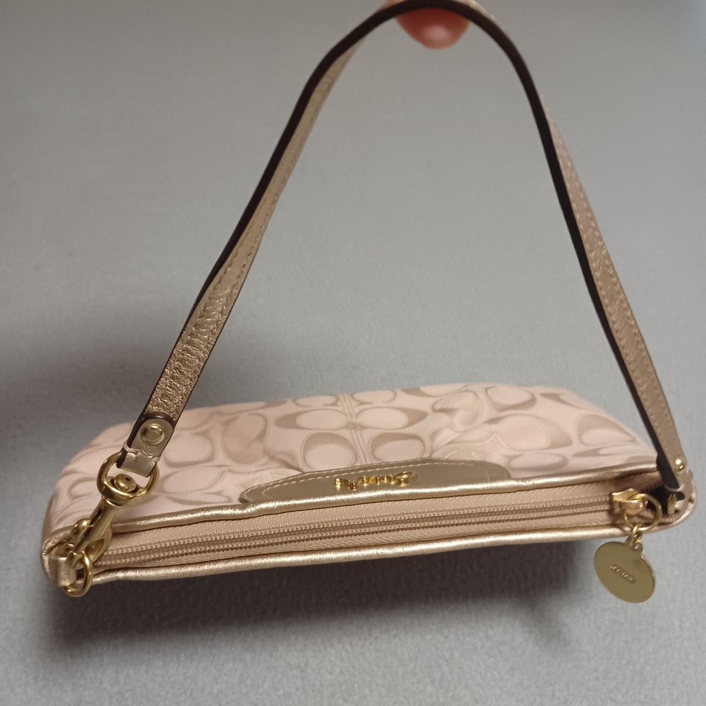Vintage Coach Wristlet OS Pink Signature C Metallic Gold Trim Pleated Baguette - Picture 11 of 14